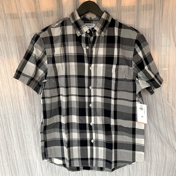Old Navy Other - 🤩NWT Old Navy button up shirt.
